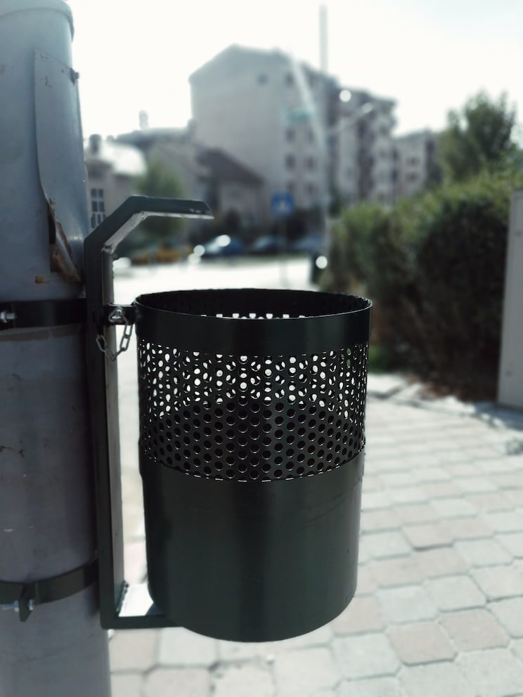 Comprar cesto de lixo: modelos para área interna e externa